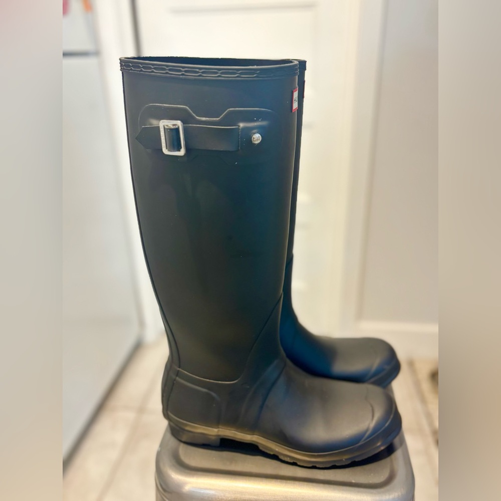 Hunter Rain boots, original tall classic style, excellent like new condition! - Picture 10 of 13